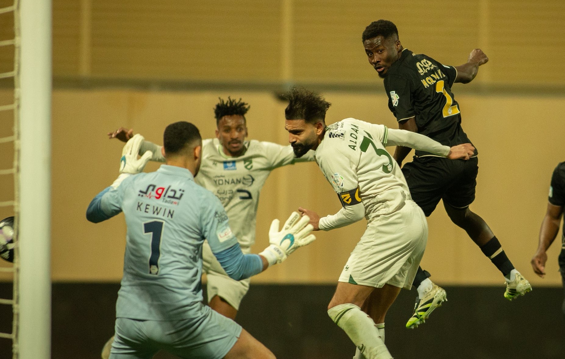 الحزم يقلب الطاولة على ضمك ويحقق فوزًا ثميناً في دوري روشن