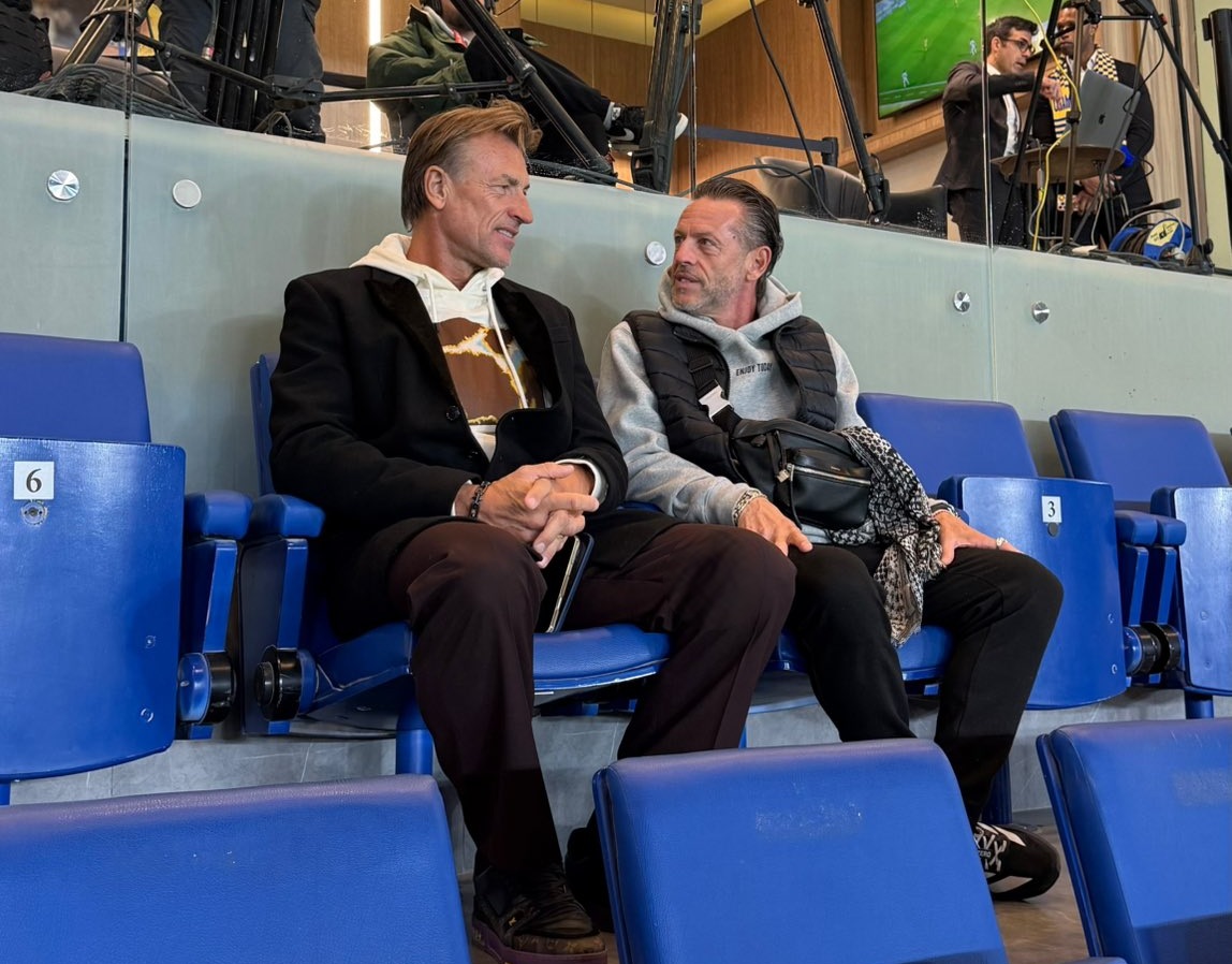 رينارد يظهر في الأول بارك لمراقبة نجوم الأخضر السعودي