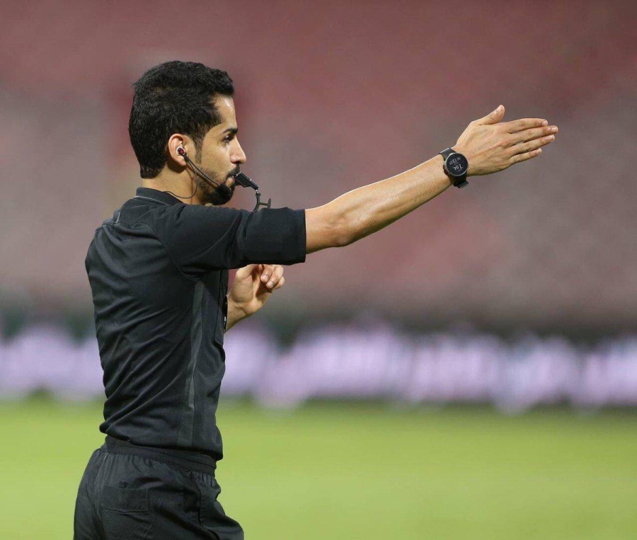 صافرة البلوي تضبط مباراة الأهلي ضد الاتفاق