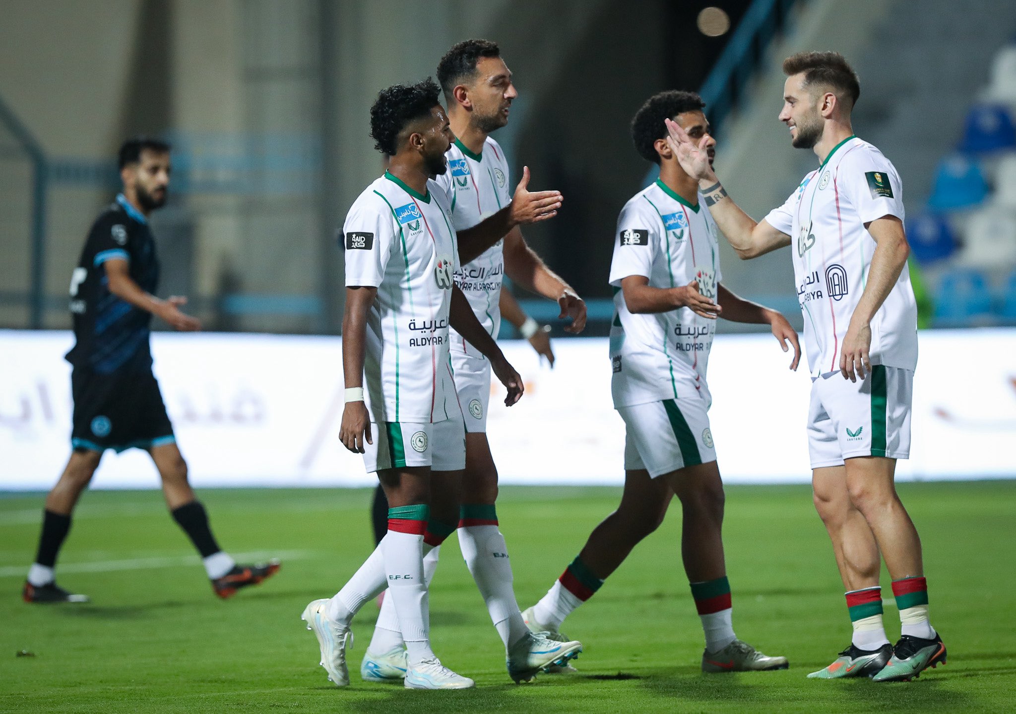 بعد إصابته المفاجئة.. محترف الاتفاق يوجه رسالة مؤثرة للجماهير