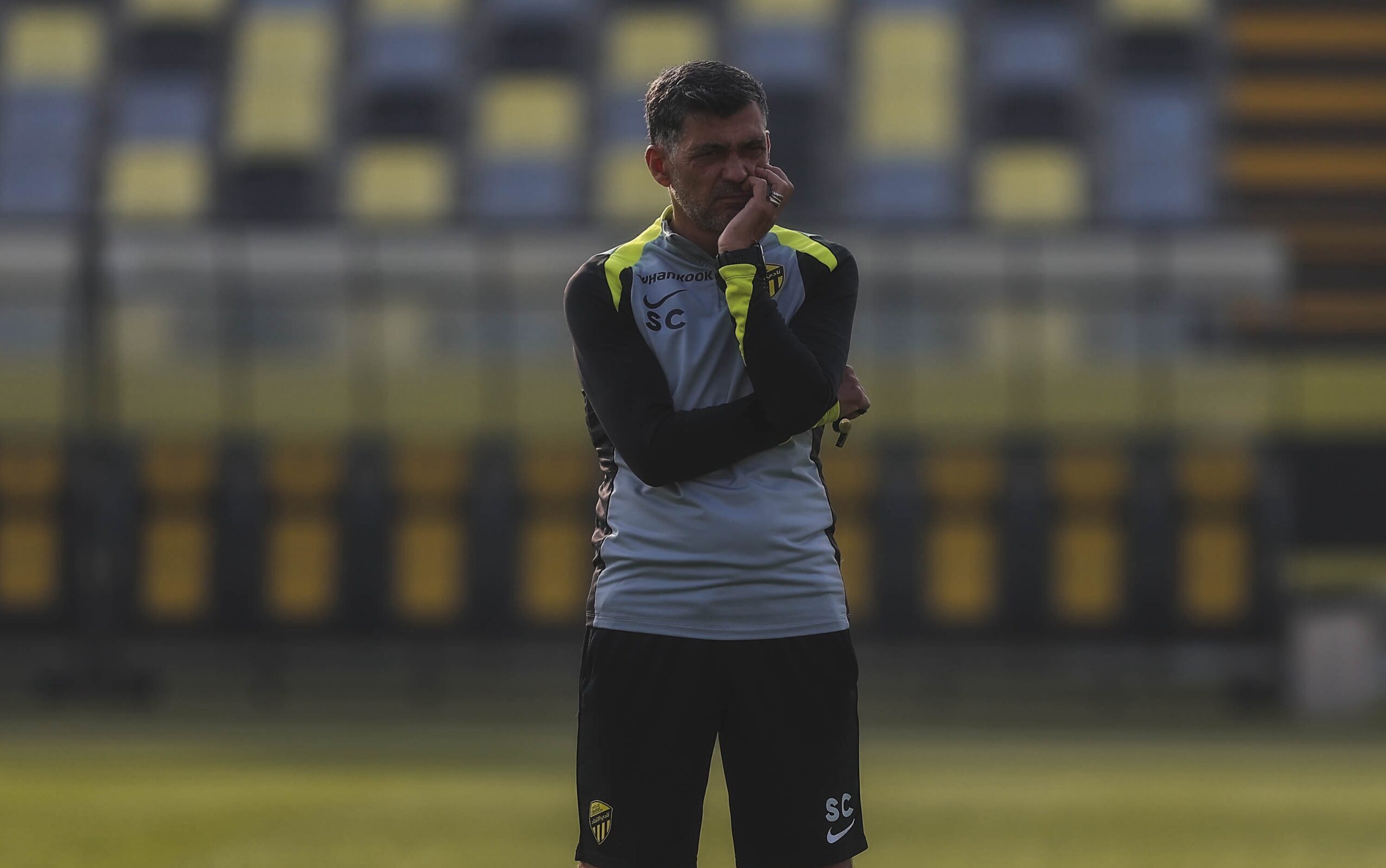 ماذا أغضب كونسيساو في مباراة الاتحاد وضمك؟