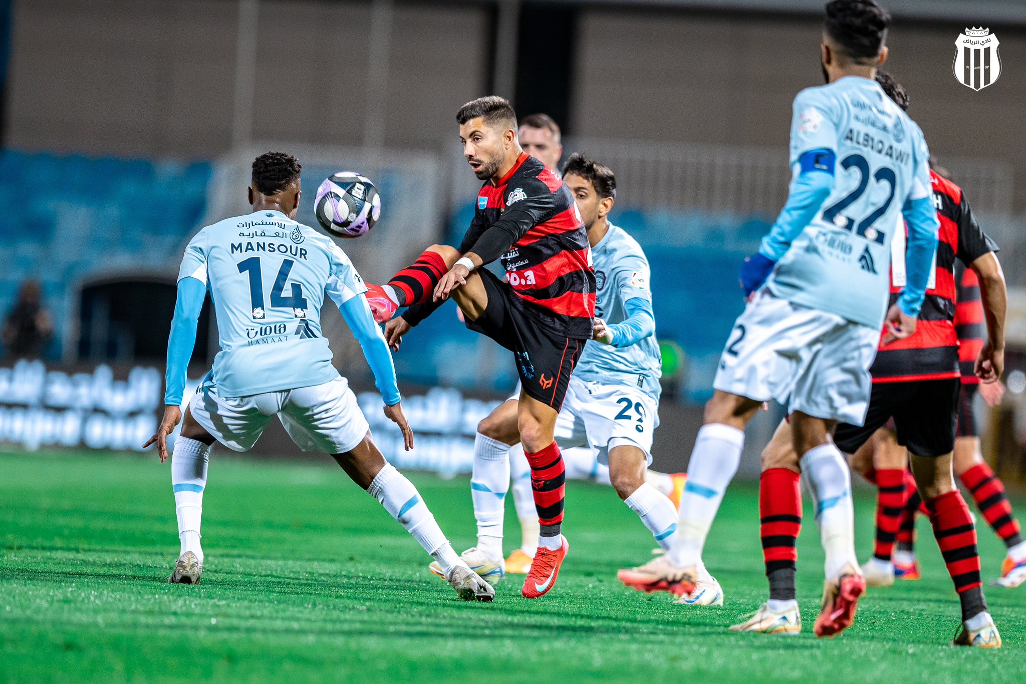 التشكيل الرسمي لمباراة الرياض ضد الفيحاء في دوري روشن