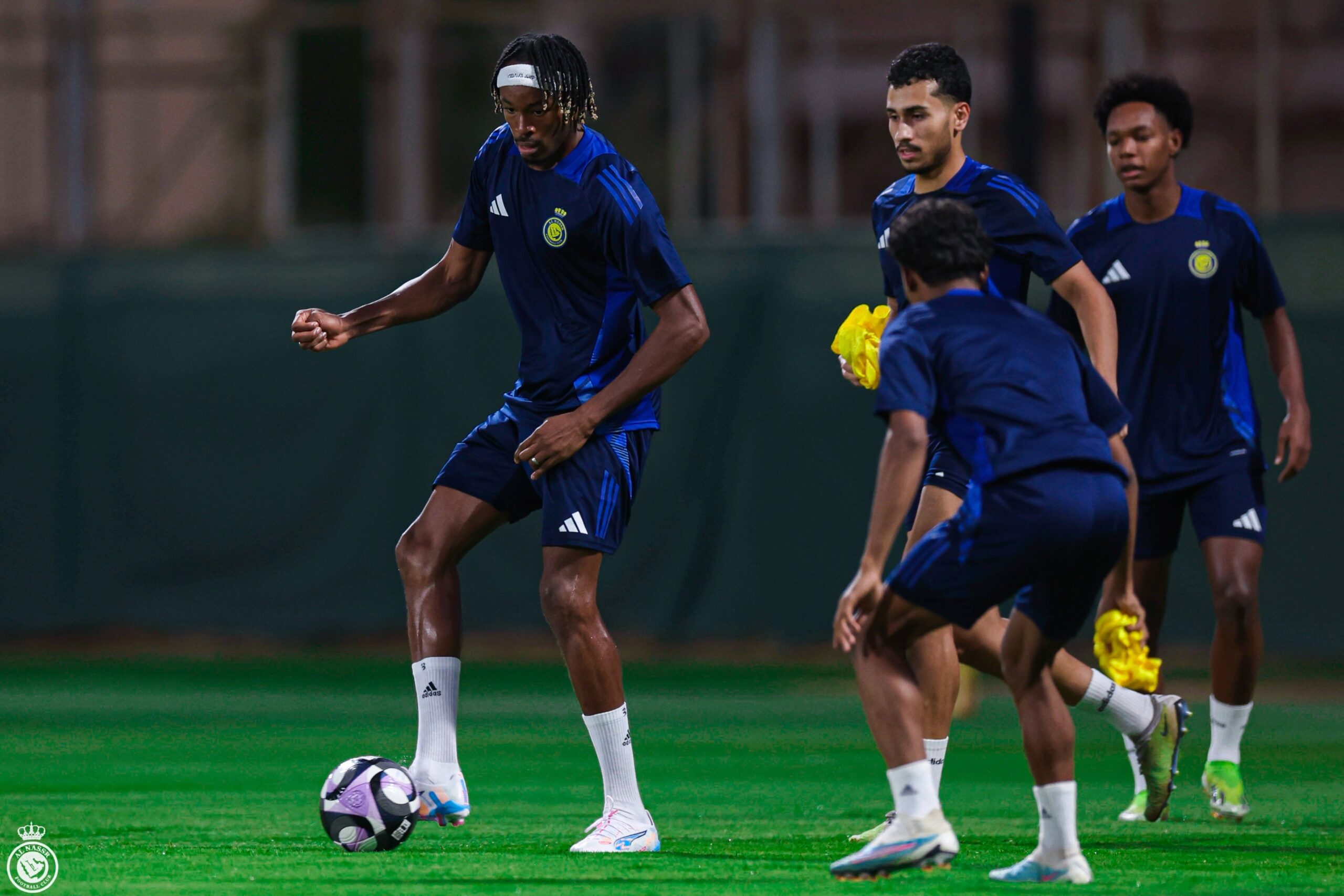 سيماكان يعود في الوقت القاتل.. دفعة دفاعية للنصر قبل ديربي الهلال