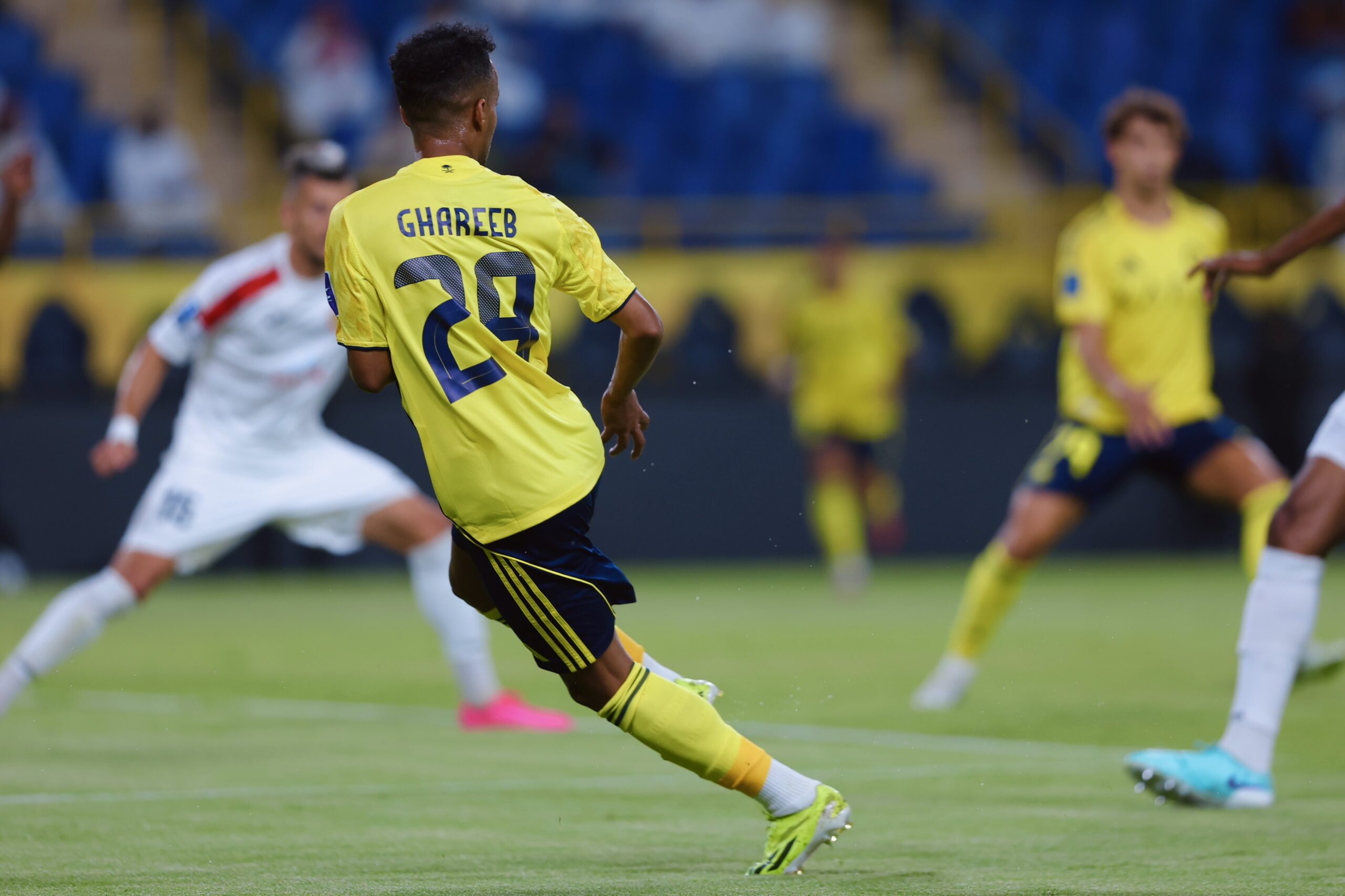 «زملائي سر تألقي».. عبدالرحمن غريب يكشف كواليس تألقه مع النصر