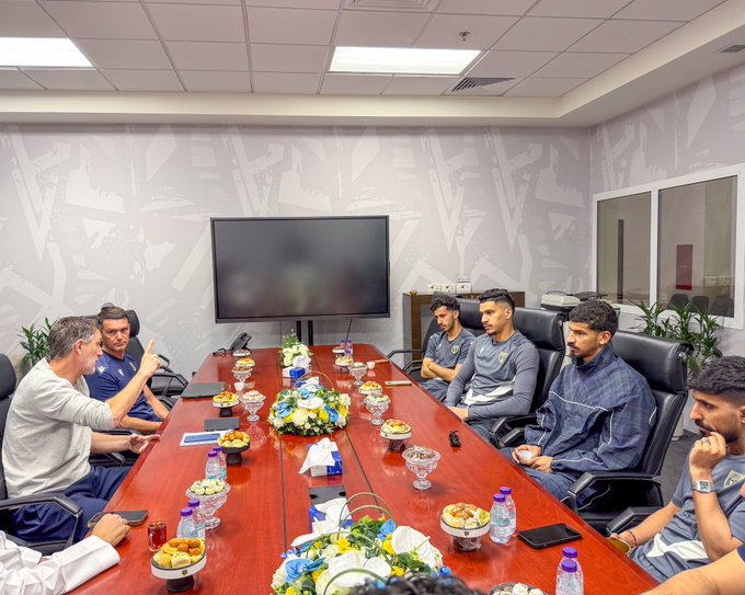 الجهاز الفني المساعد للأخضر يزور ناديي التعاون والنجمة