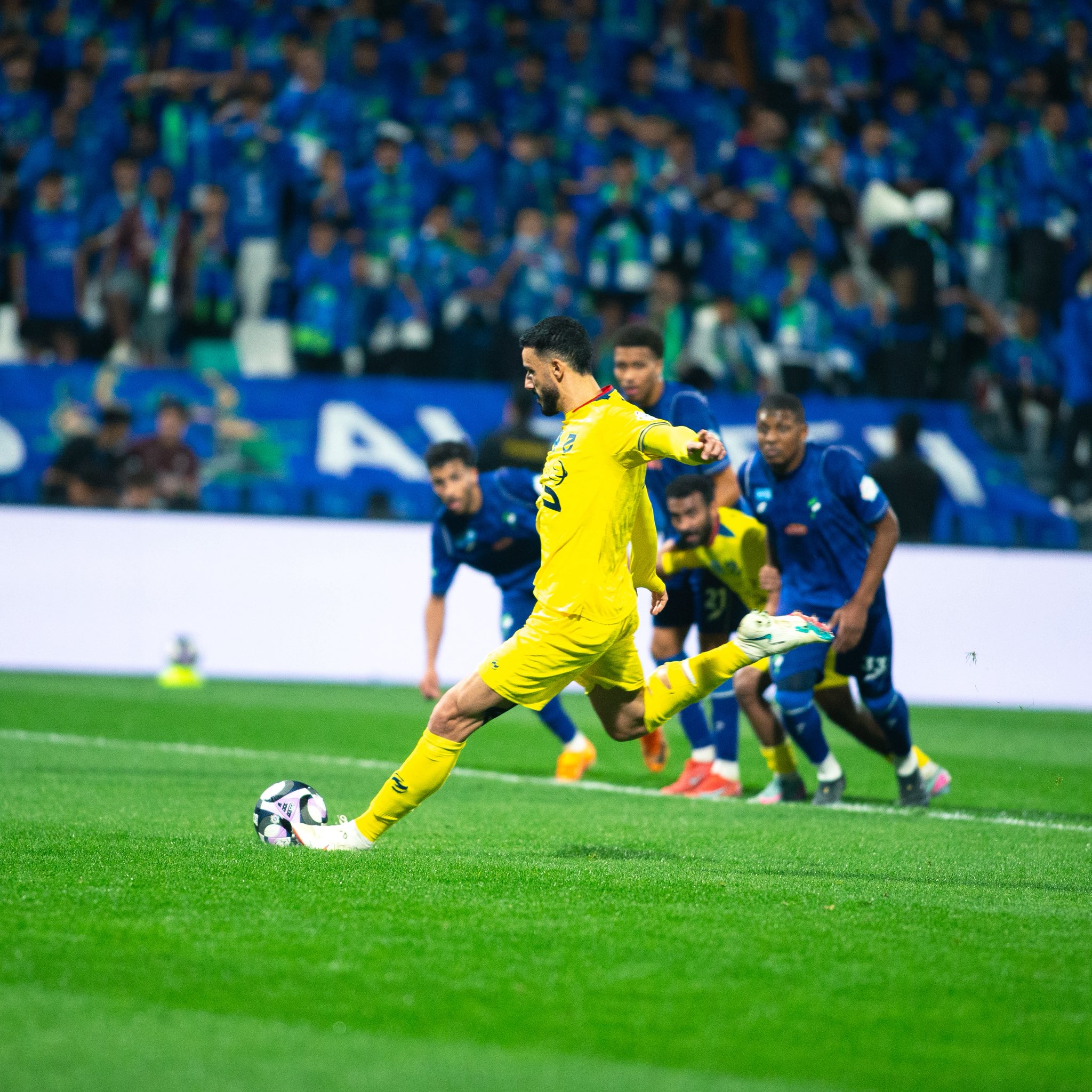 في مباراة تأخرت بسبب الراية.. الحزم يتعادل مع الفتح بـ«دوري روشن»