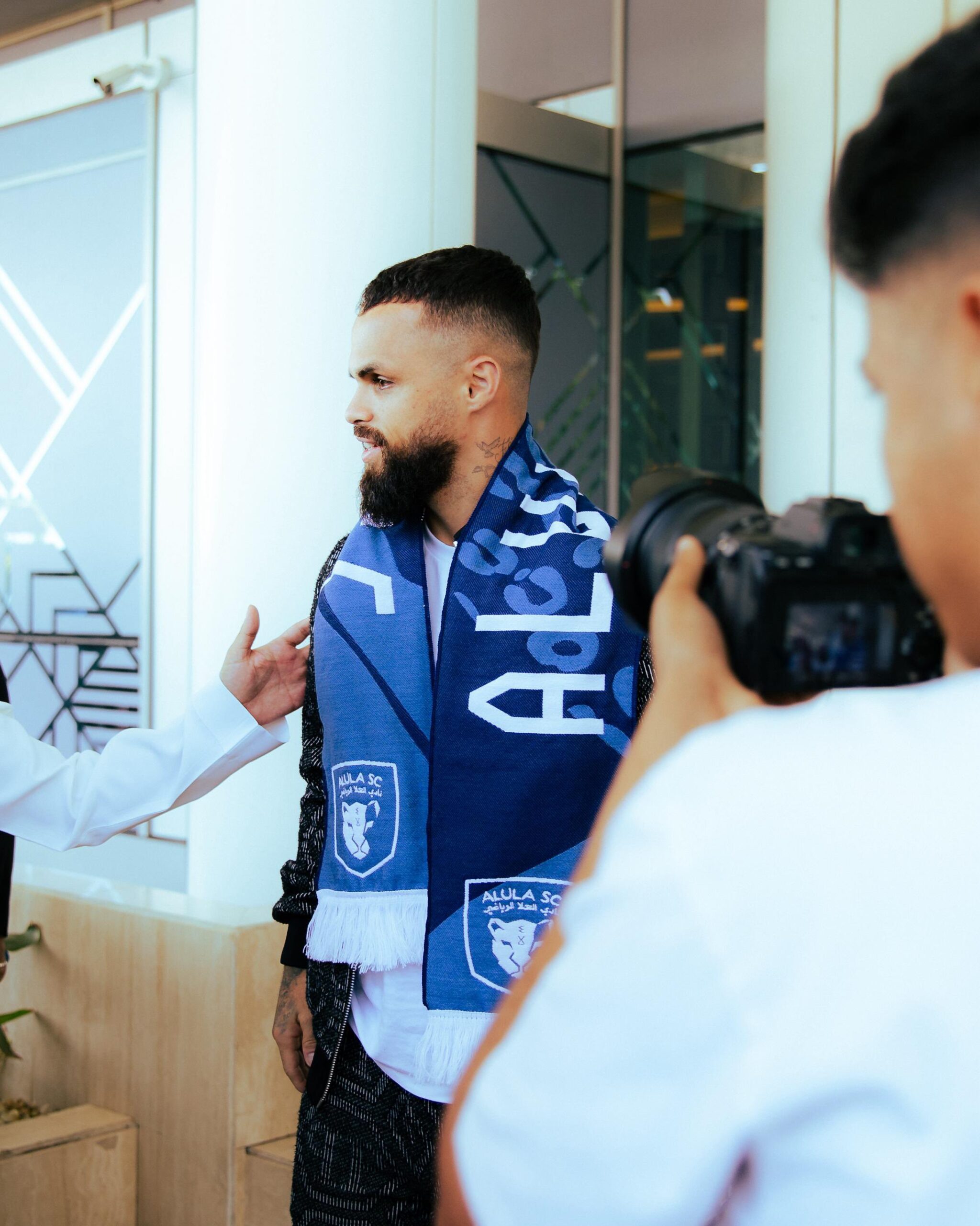 رسميًا.. محترف الهلال يعود إلى المملكة عبر بوابة العلا