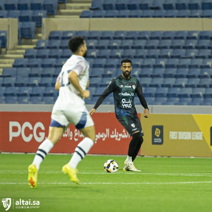 صور| الطائي يقلب الطاولة على العدالة بثلاثية مثيرة في دوري يلو