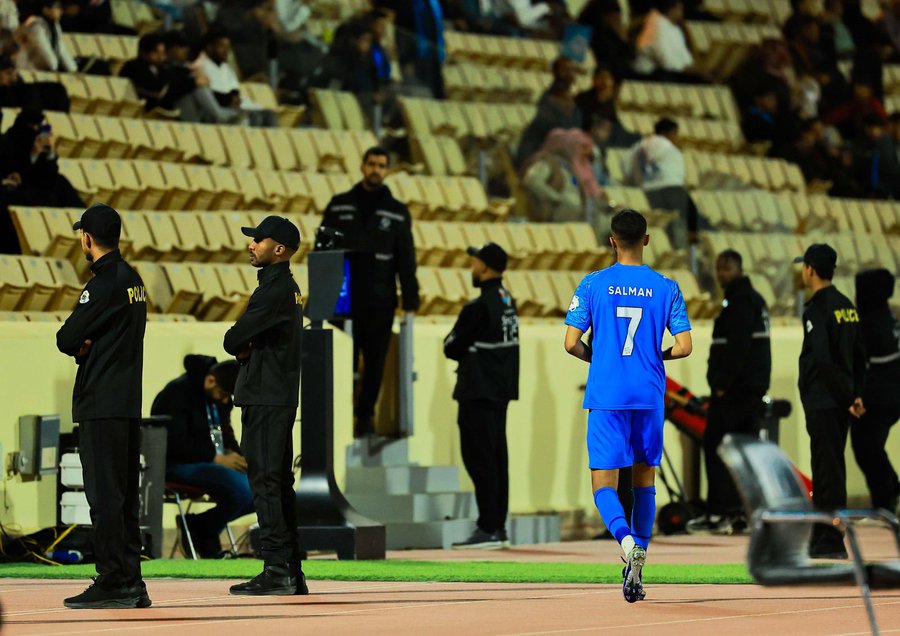 تصرف مثير من سلمان الفرج بعد مباراة نيوم والرياض