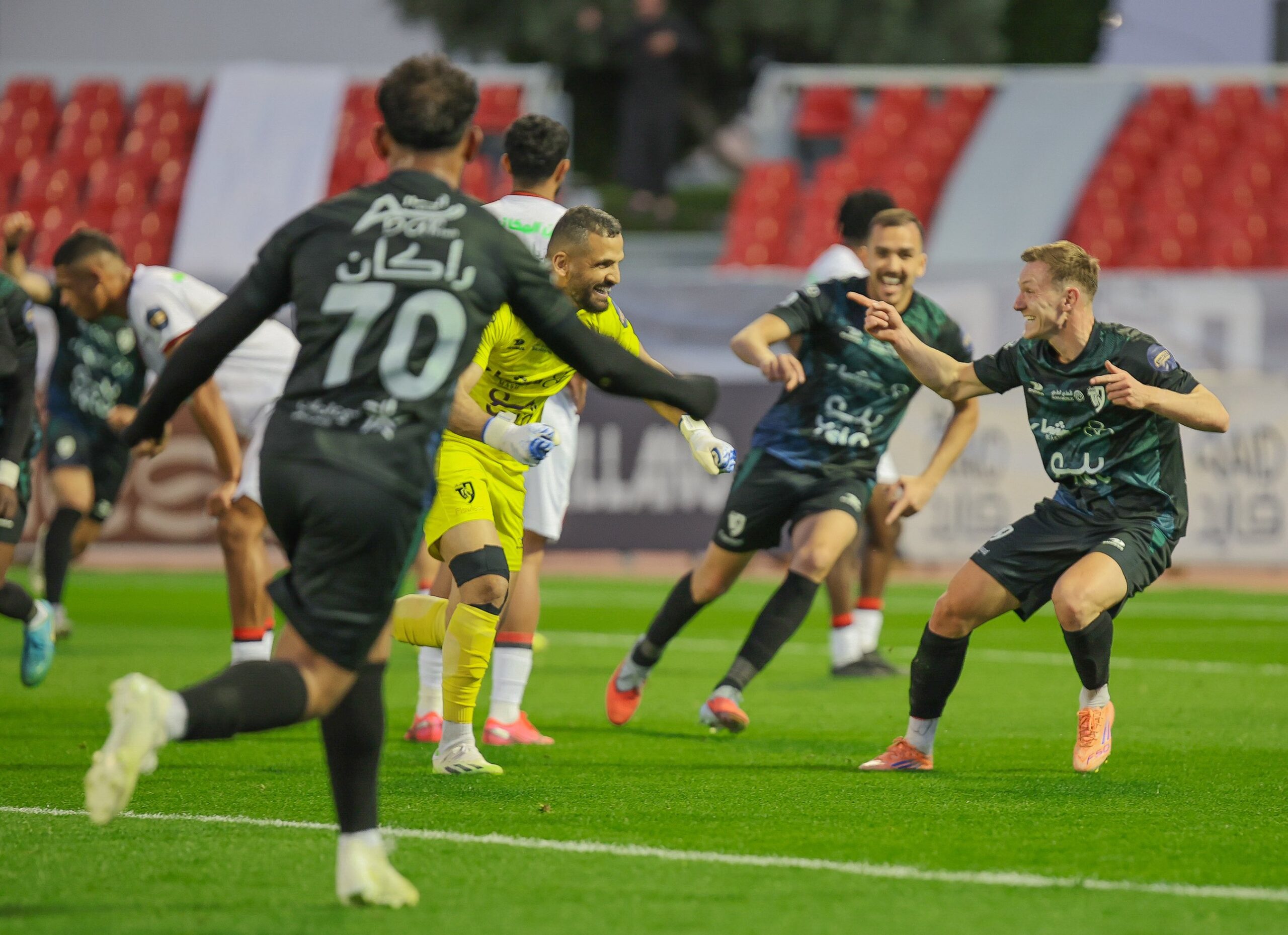 فيديو| حارس الطائي يخطف تعادلاً مثيرًا لفريقه أمام الرائد