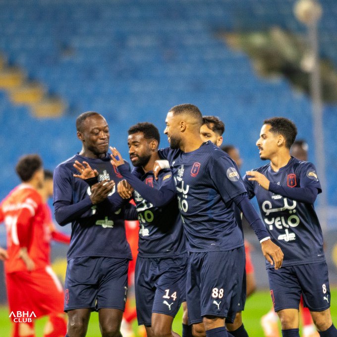 صور| أبها يضرب العربي بثلاثية ويواصل الهيمنة على صدارة دوري يلو