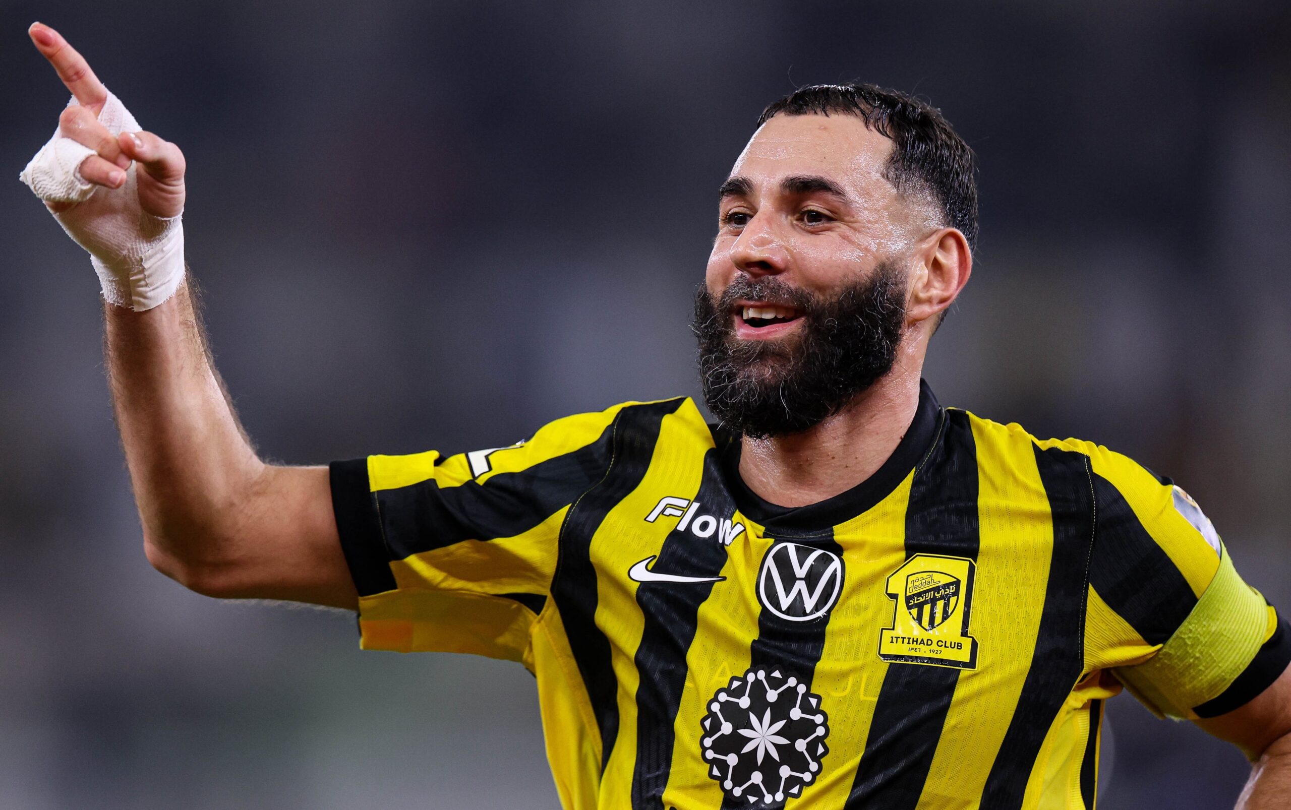 بنزيما مع الاتحاد.. ماكينة أهداف أعادت العميد إلى منصات التتويج