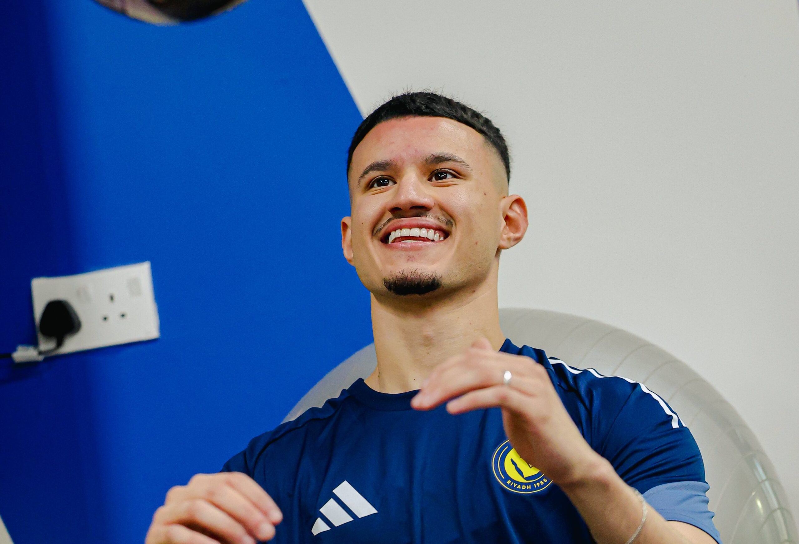 «الاحتراف» تعتمد انتقال الحمدان إلى النصر.. واللاعب متاح لمواجهة الاتحاد