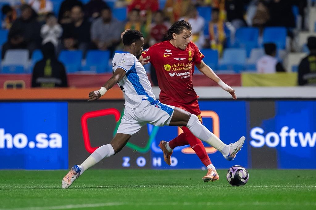 عاجل نانديز يمنح القادسية فوزًا قاتلًا على نيوم