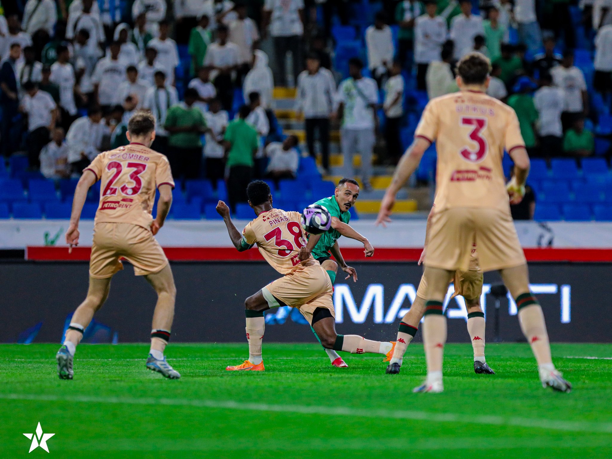 النجمة يحقق الفوز الثاني في دوري روشن على حساب الخلود