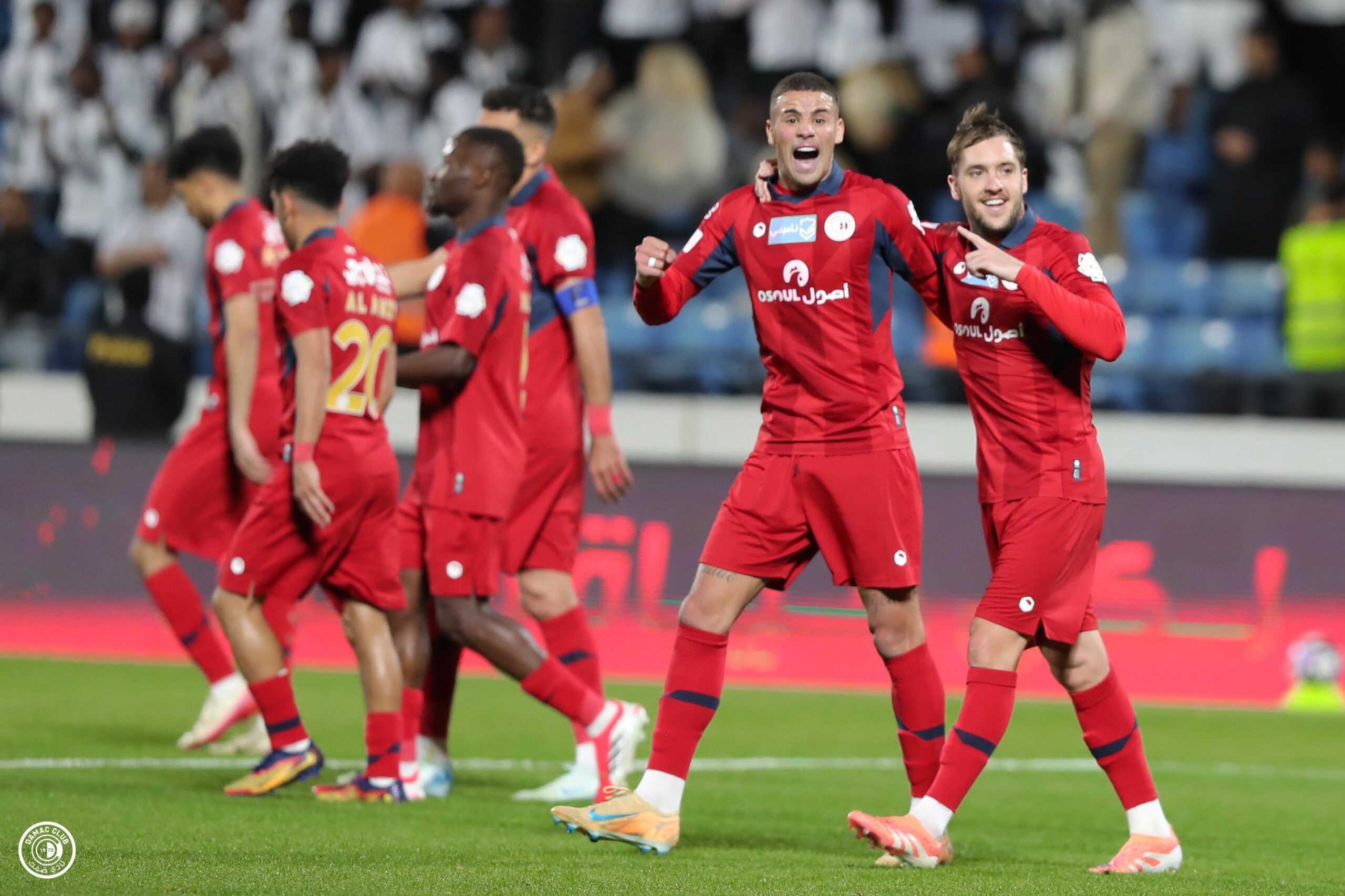 لاعب ضمك يثير الجدل الجماهيري بعد إلغاء هدفه أمام الأهلي