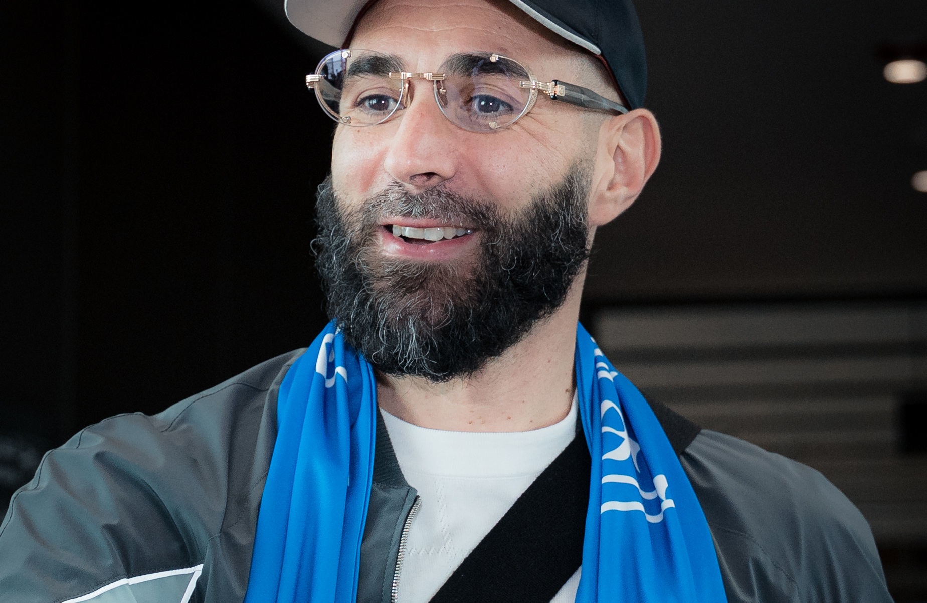 بنزيما يوجه أول رسالة لجماهير الهلال بعد وصوله إلى الرياض