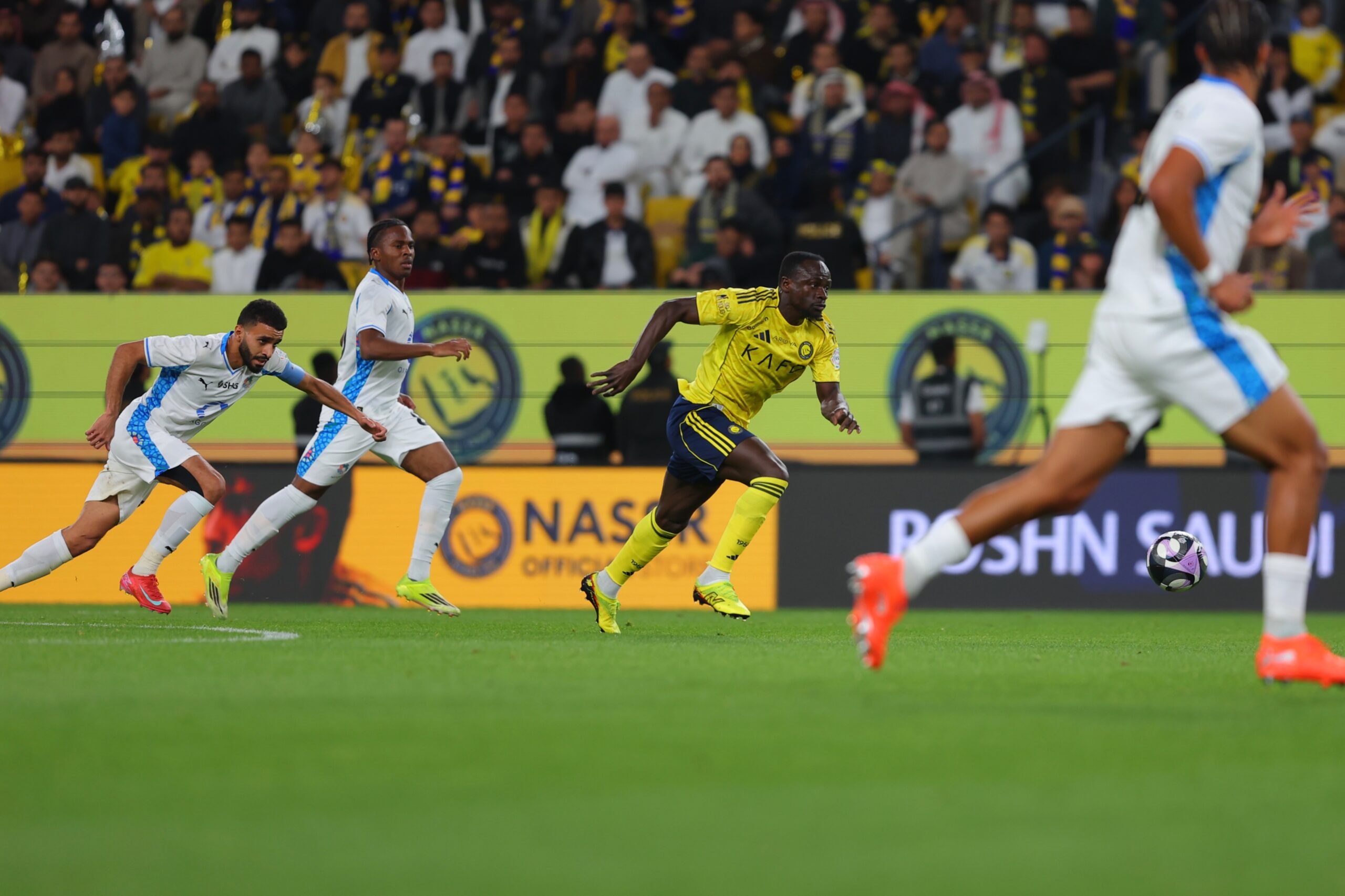 الصافرة تحت المجهر.. هل نجا النصر من «مجزرة حمراء» أمام نيوم؟