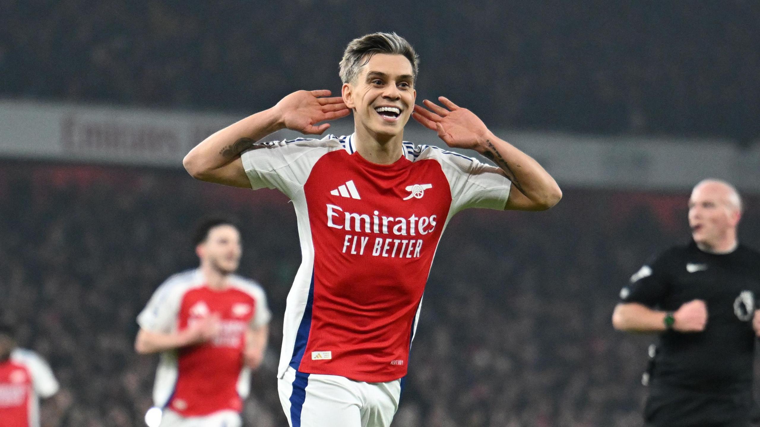 صراع خماسي يهدد بقاء تروسارد في آرسنال.. والاتحاد يترقب ساعة الصفر